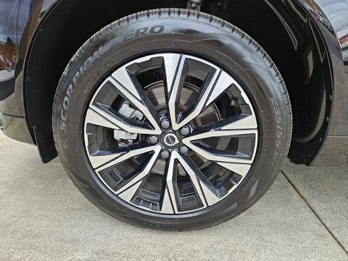 Certified 2025 Volvo XC60 B5 Plus AWD/4WD image 9