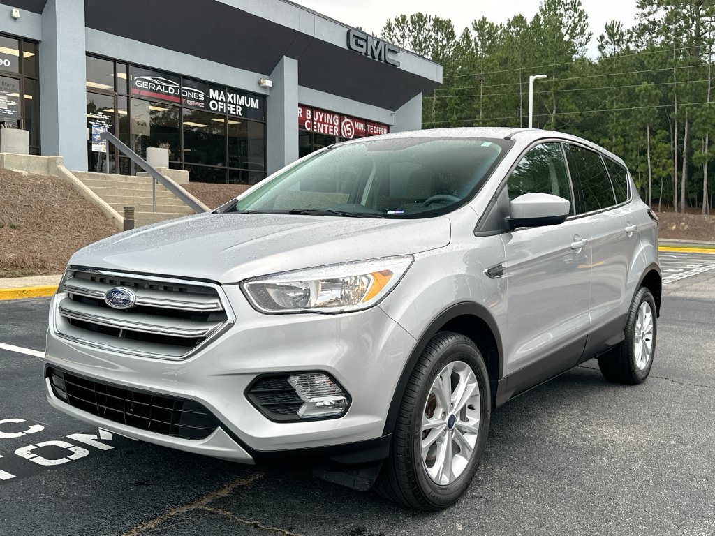Used 2017 Ford Escape SE w/ SE Cold Weather Package AWD/4WD image 1