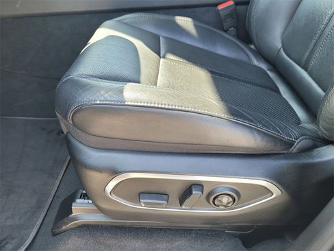 Used 2023 Jeep Wagoneer L Series II image 18