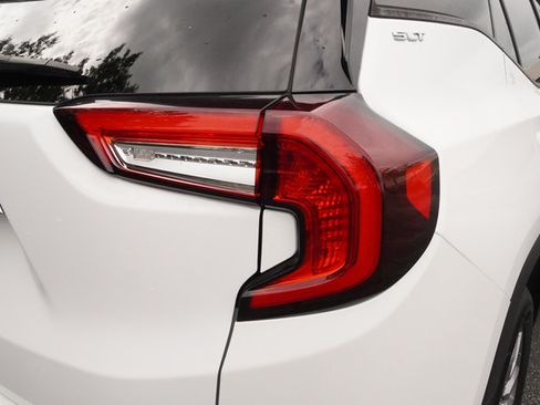 Used 2022 GMC Terrain SLT w/ Infotainment Package II FWD image 30