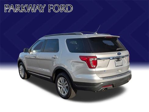 Used 2018 Ford Explorer XLT w/ Equipment Group 202A image 7