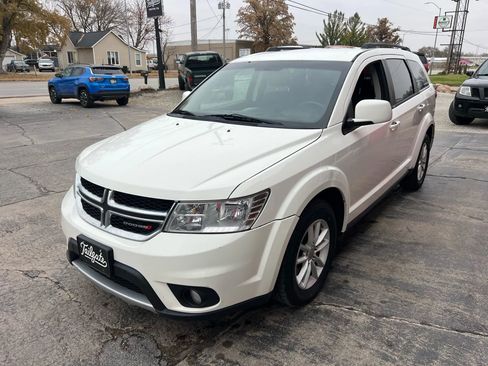 Used 2014 Dodge Journey SXT w/ Flexible Seating Group image 4
