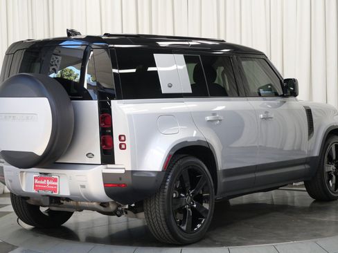 Used 2020 Land Rover Defender 110 First Edition image 9