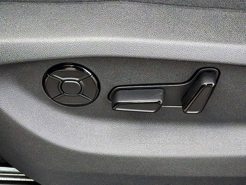 New 2026 Volkswagen Tiguan SE R-Line image 16