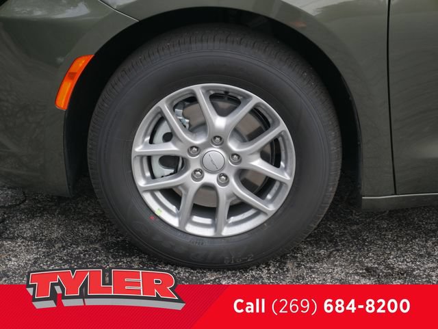 New 2027 Chrysler Pacifica Select FWD image 45