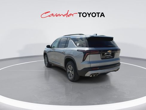 Used 2026 Chevrolet Traverse LT FWD image 6