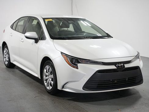 Certified 2023 Toyota Corolla LE image 3