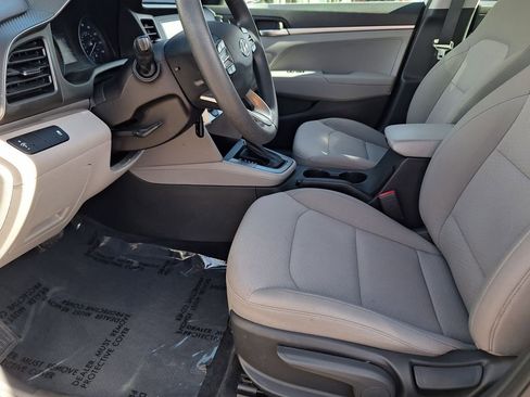 Used 2019 Hyundai Elantra SE image 11
