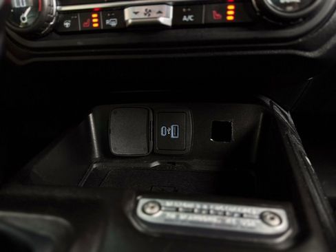 Used 2023 Ford Bronco Badlands image 14