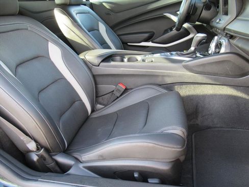 Used 2020 Chevrolet Camaro LT w/ RS Package image 10