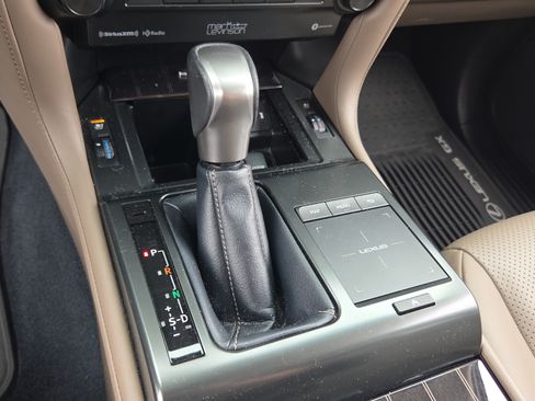Used 2023 Lexus GX 460 Luxury w/ Accessory Package AWD/4WD image 22