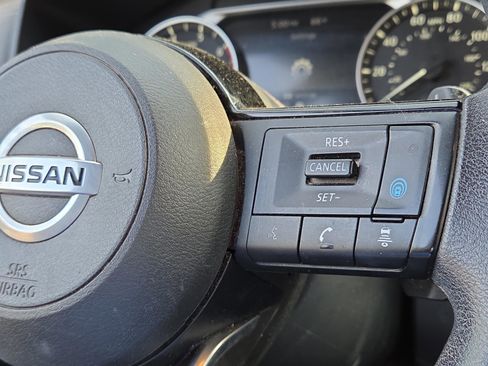 Used 2021 Nissan Rogue SV image 12