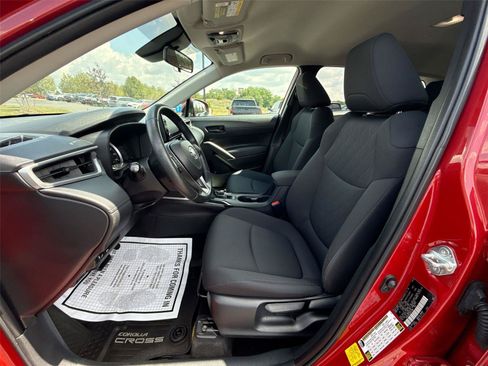 Used 2022 Toyota Corolla Cross LE AWD/4WD image 14