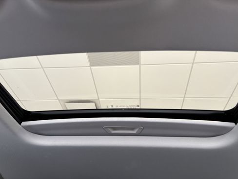 Used 2025 Chevrolet Trax LT w/ Sunroof Package image 20