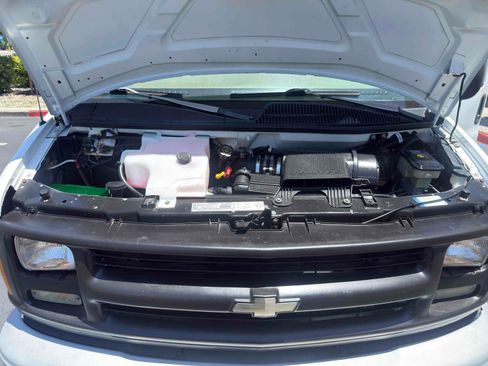 Used 2001 Chevrolet Express 3500 w/ Convenience Pkg 1 RWD image 82