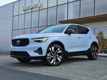 Used 2024 Volvo XC40 B5 Ultimate w/ Climate Package