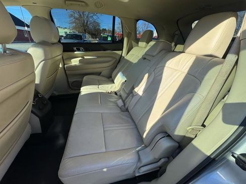 Used 2019 Lincoln MKT AWD image 11