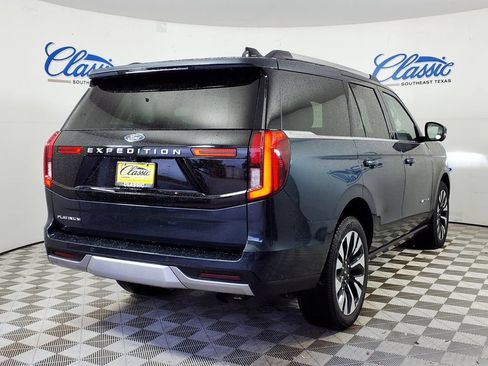 Used 2025 Ford Expedition Platinum w/ Driver's Package AWD/4WD image 6