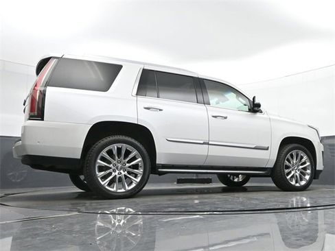 Used 2019 Cadillac Escalade Luxury image 12