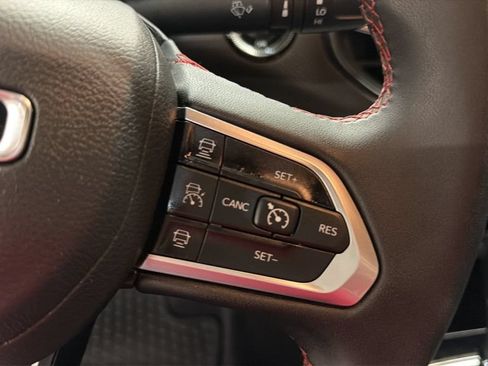 Used 2025 Jeep Compass Trailhawk AWD/4WD image 18