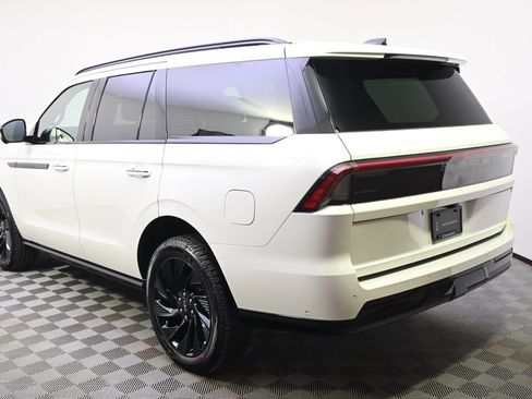 New 2025 Lincoln Navigator Reserve w/ Jet Appearance Package image 3