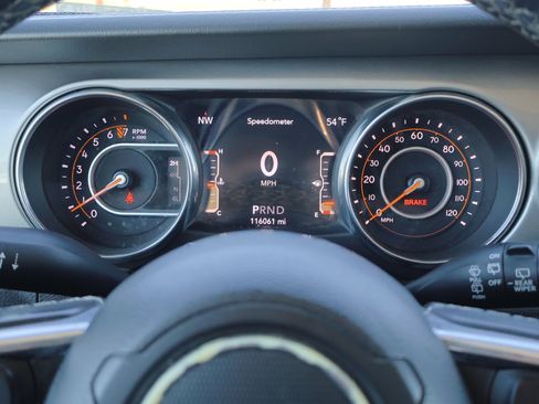 Used 2019 Jeep Wrangler Unlimited Sahara image 23