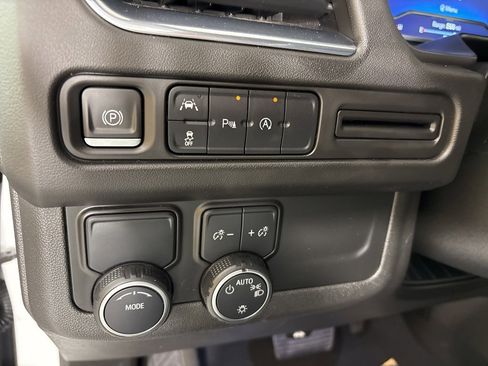 Used 2023 Chevrolet Suburban Premier image 24