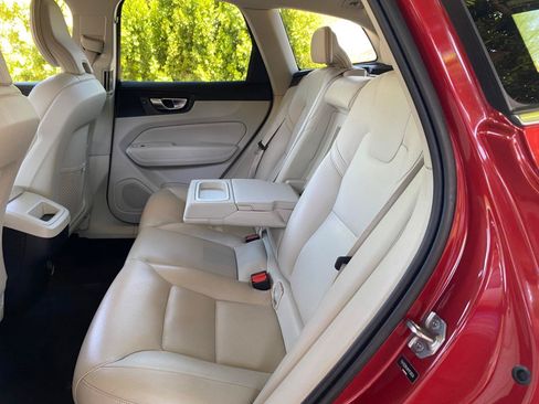 Used 2021 Volvo XC60 T5 Momentum AWD/4WD image 37