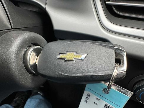 Certified 2025 Chevrolet Trax RS w/ Sunroof Package image 37