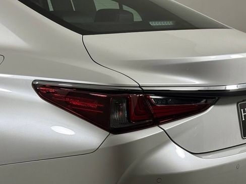 Used 2025 Lexus ES 350 w/ Premium Package FWD image 18