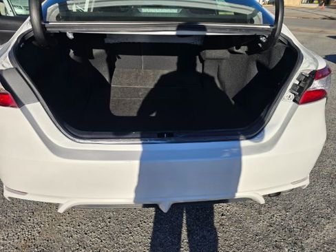Used 2021 Toyota Camry SE image 14