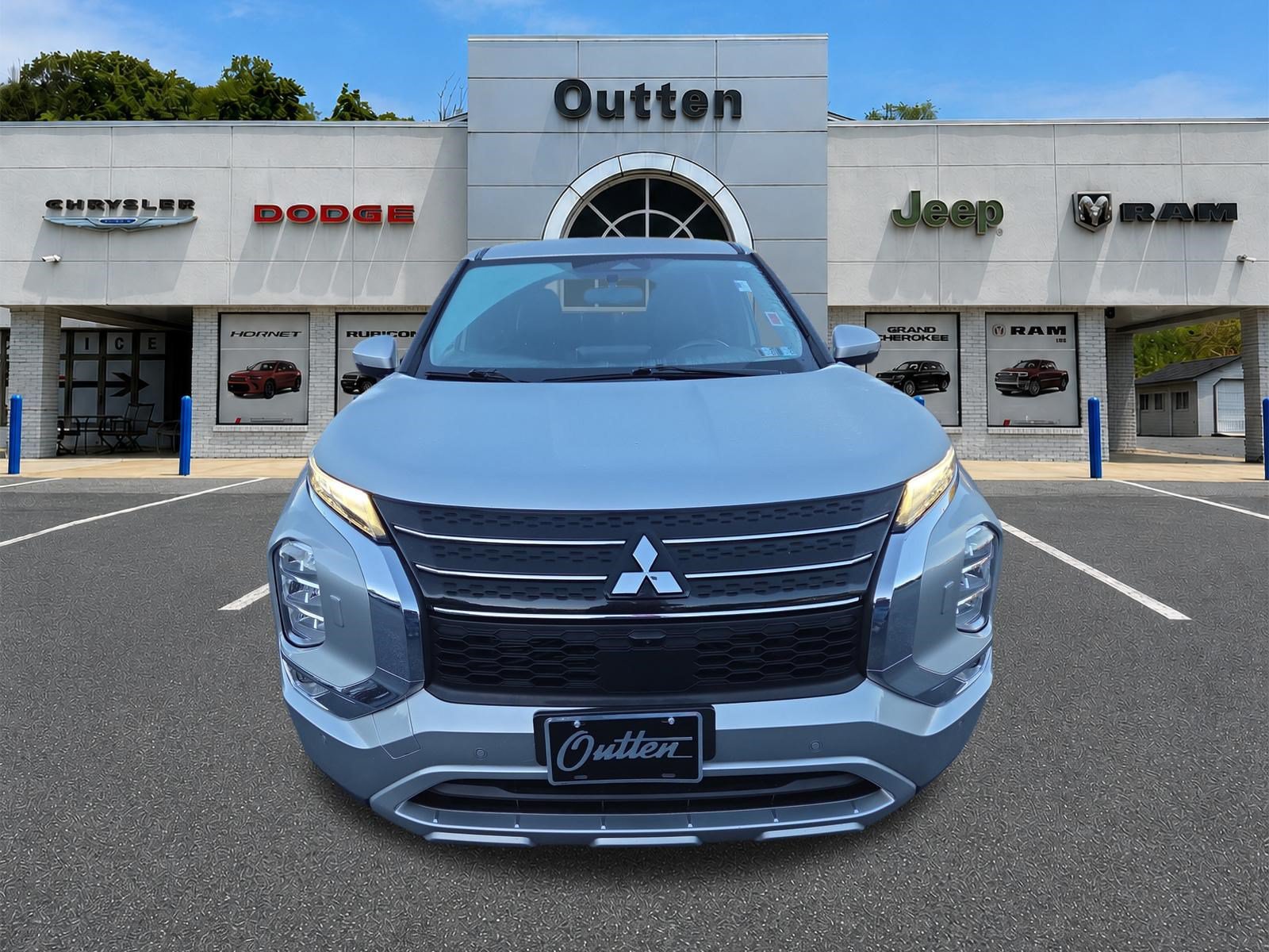 Used 2023 Mitsubishi Outlander SE AWD/4WD image 9