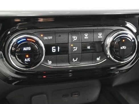 Used 2025 Chevrolet Trax LT w/ Driver Confidence Package FWD image 19