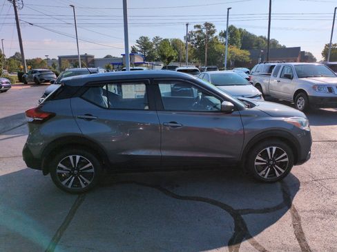 Used 2018 Nissan Kicks SV FWD image 8