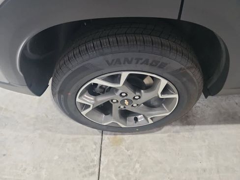 Used 2025 Chevrolet Trax LT image 12