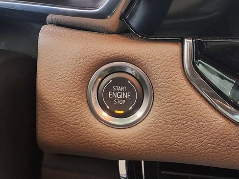 Certified 2025 GMC Canyon Denali AWD/4WD image 8