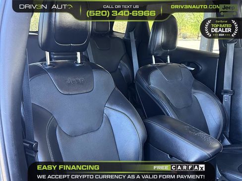 Used 2016 Jeep Cherokee Limited w/ Luxury Group FWD image 16