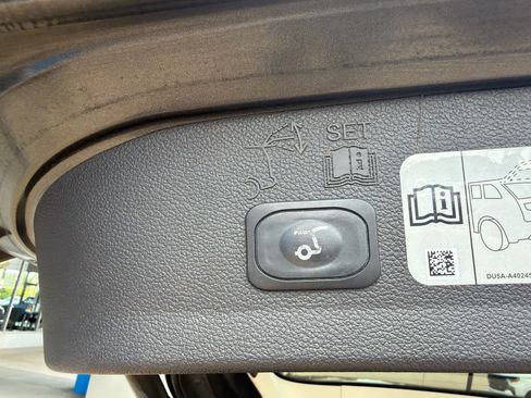 Used 2018 Ford Escape Titanium FWD image 32
