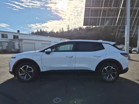 New 2026 Chevrolet Equinox EV LT image 8