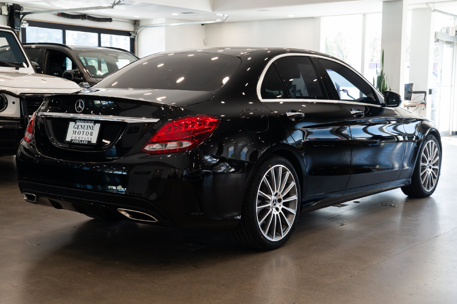Used 2017 Mercedes-Benz C 300 Sedan image 4