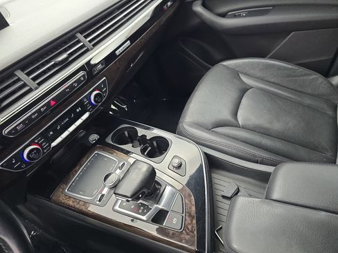 Used 2017 Audi Q7 3.0T Premium Plus image 24
