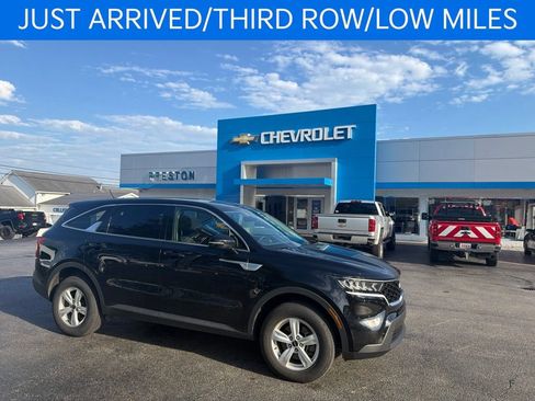 Used 2023 Kia Sorento LX AWD/4WD image 1