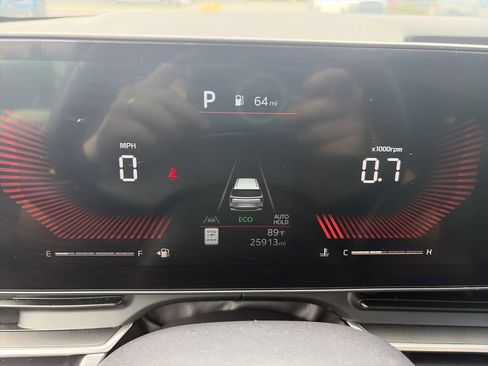 Used 2025 Kia Carnival FWD image 36