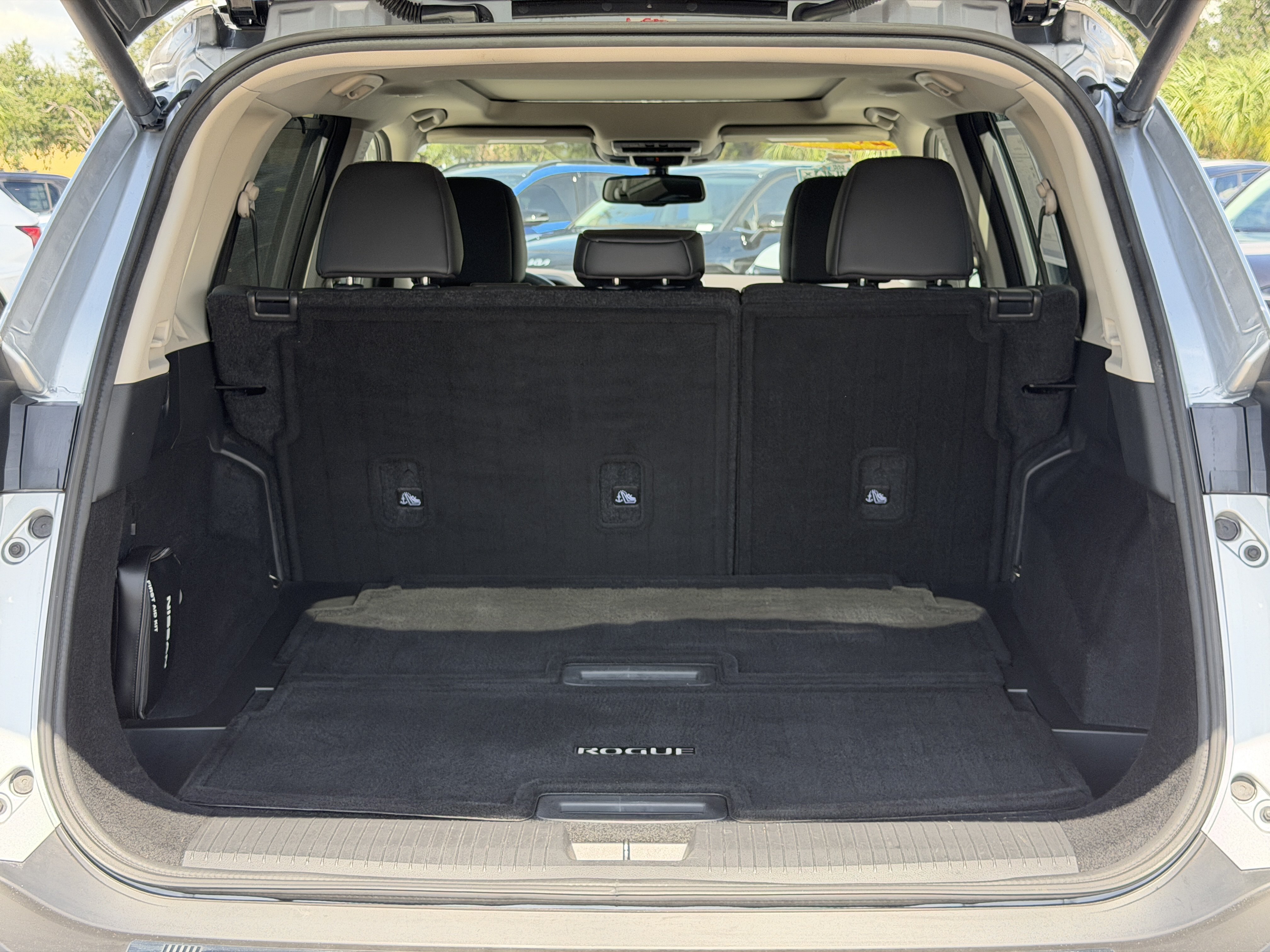 Used 2021 Nissan Rogue SL FWD image 11