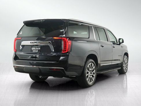 Used 2023 GMC Yukon XL SLT w/ SLT Premium Package AWD/4WD image 5