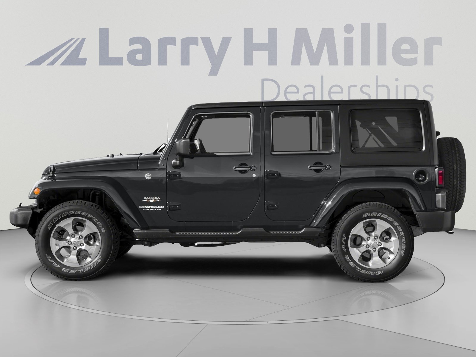 Used 2017 Jeep Wrangler Unlimited Sahara w/ Max Tow Package AWD/4WD image 3