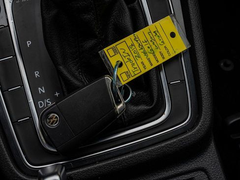 Used 2018 Volkswagen Golf SE image 31