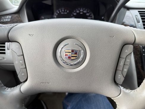 Used 2009 Cadillac DTS w/ Trunk Convenience Package image 21