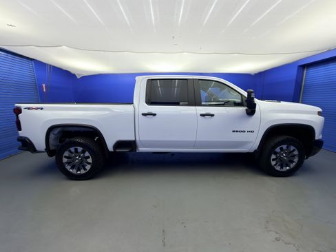 Used 2024 Chevrolet Silverado 2500 Custom w/ Custom Value Package AWD/4WD image 8