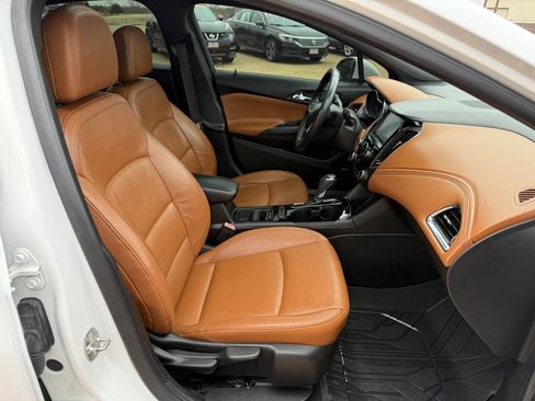 Used 2017 Chevrolet Cruze Premier image 38
